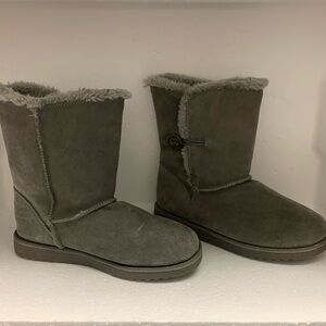 Suede boots